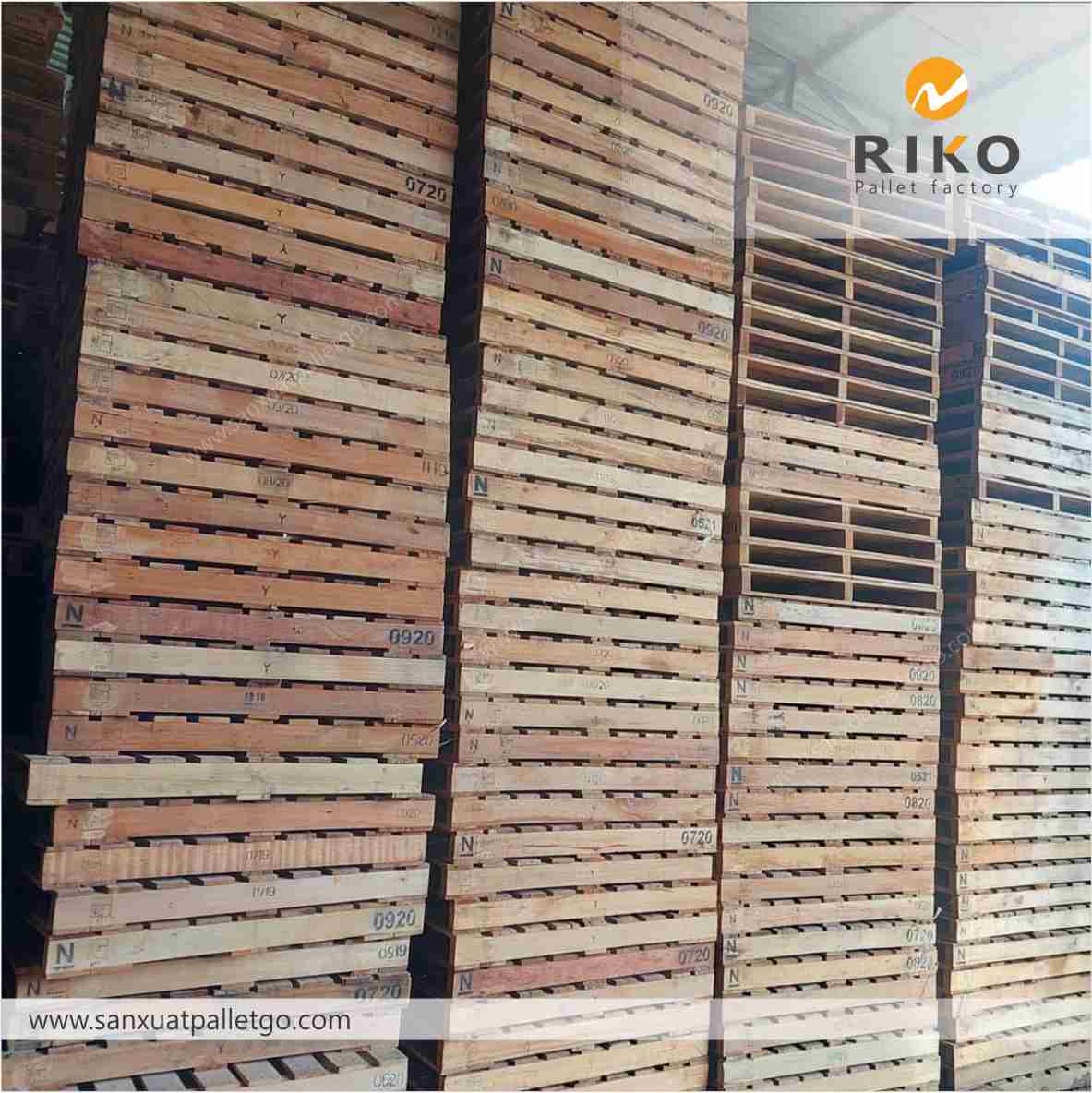 Pallet Gỗ 1100x1100mm Cũ Giá Rẻ